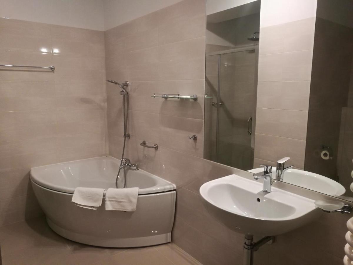 Yuca Hotel Łódź Eksteriør billede